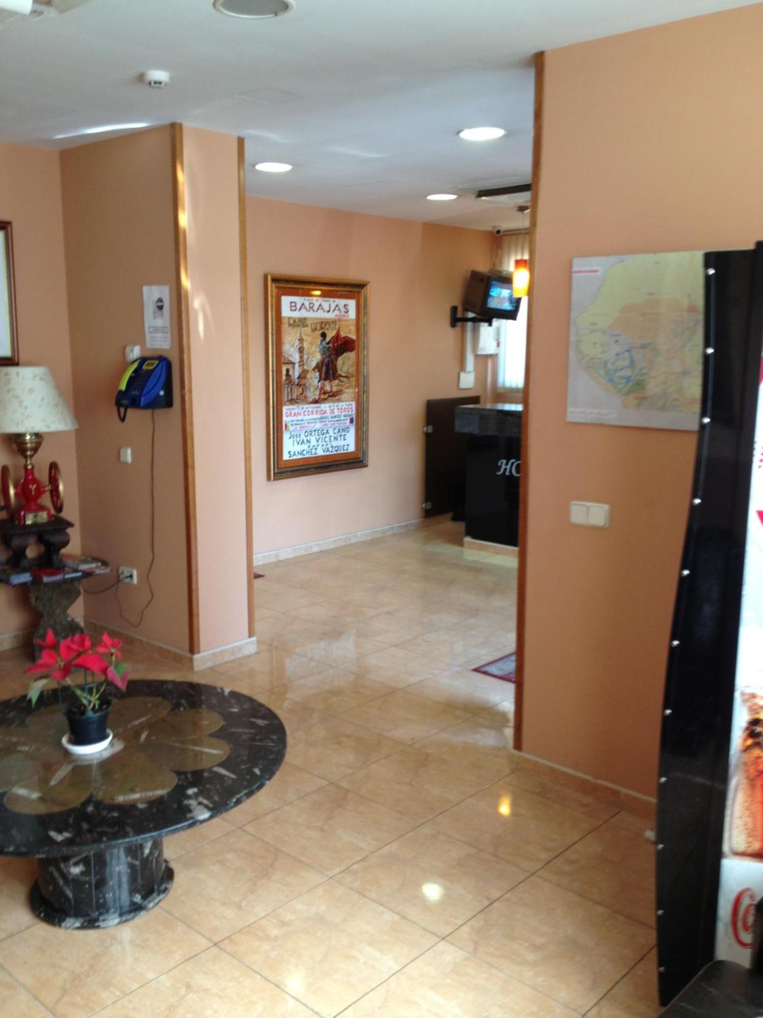 Hostal Aeropuerto Мадрид Екстериор снимка