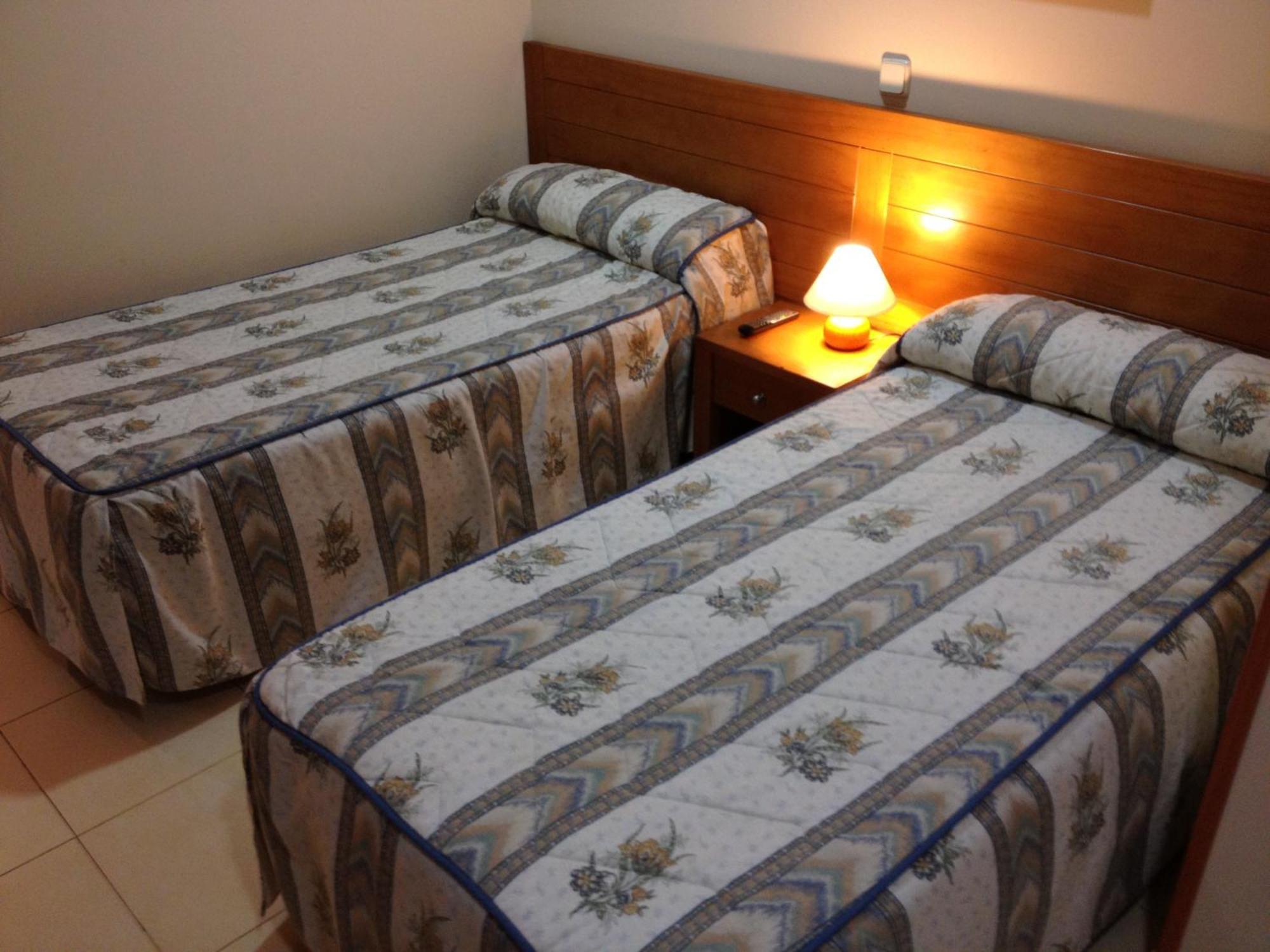Hostal Aeropuerto Мадрид Екстериор снимка