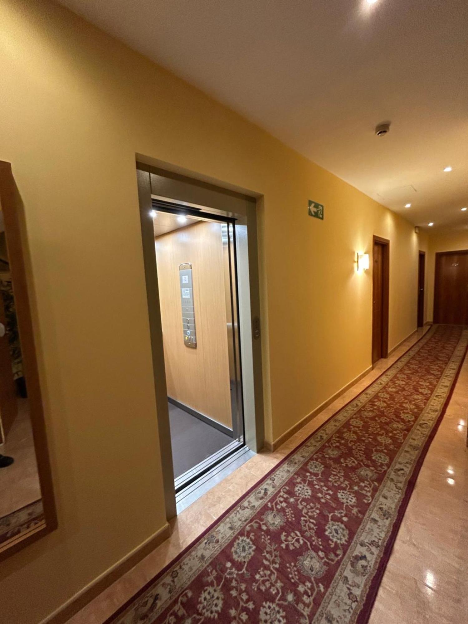 Hostal Aeropuerto Мадрид Екстериор снимка